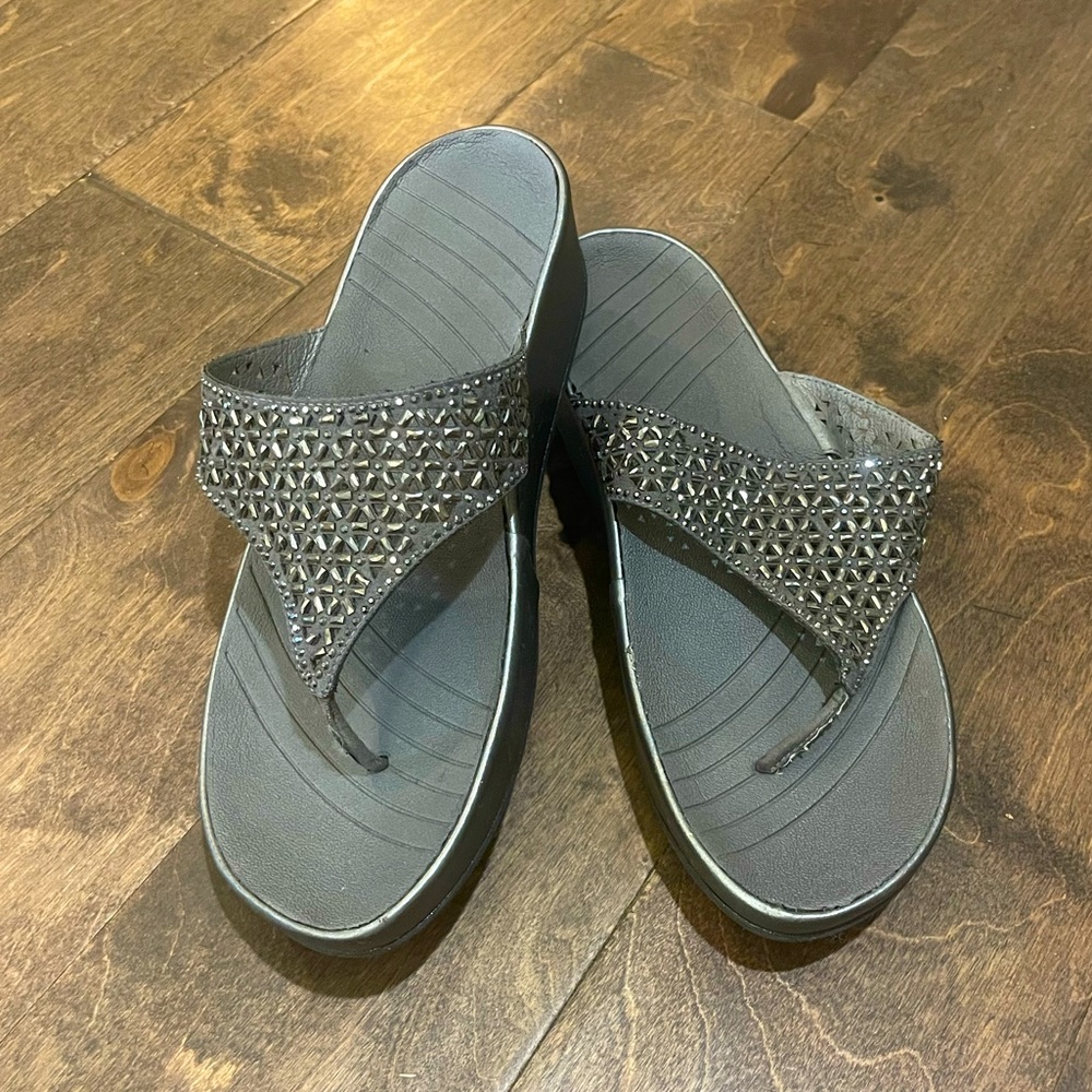 Womens flip-flops never been worn